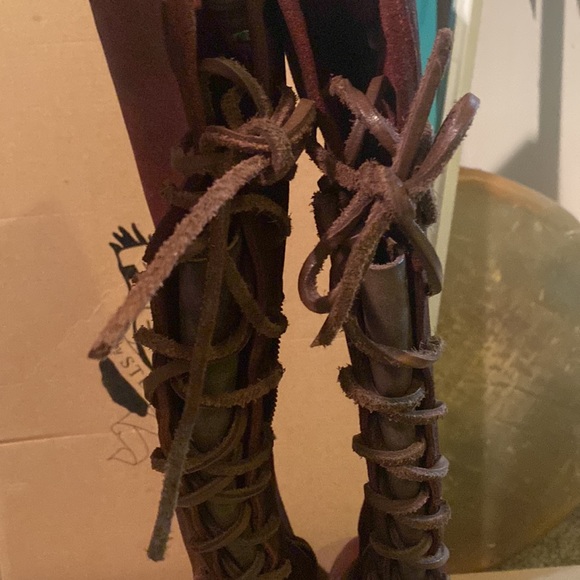 Free bird knee boots with heel - Picture 7 of 9